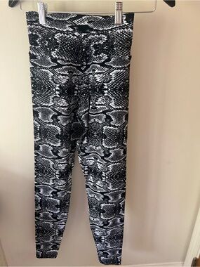 Booty by Brabants Black & White Snake Print Leggings